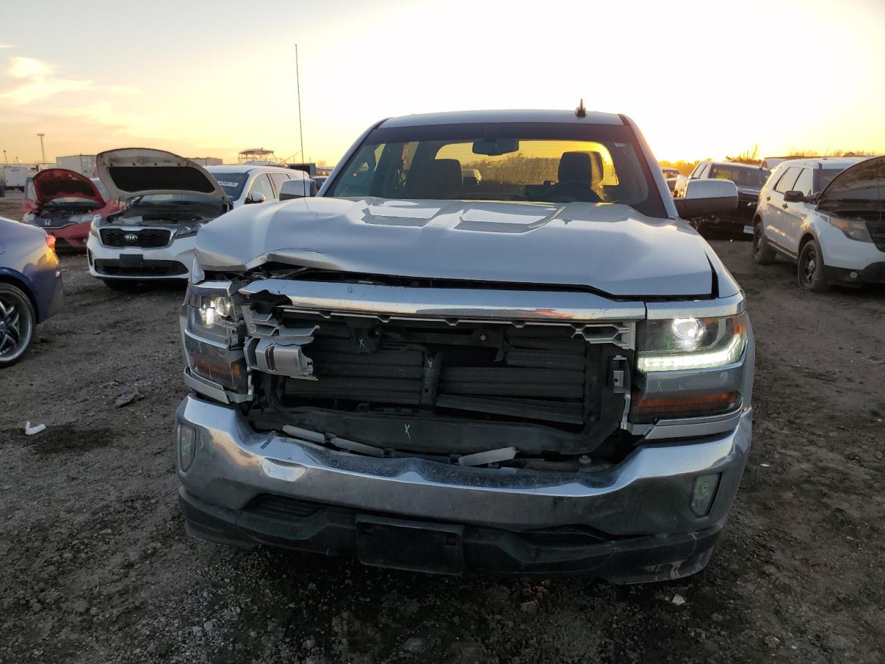 2018 Chevrolet Silverado VIN 3GCPCREC1JG642382 Copart auction photo, front end / side damage thumbnail 5