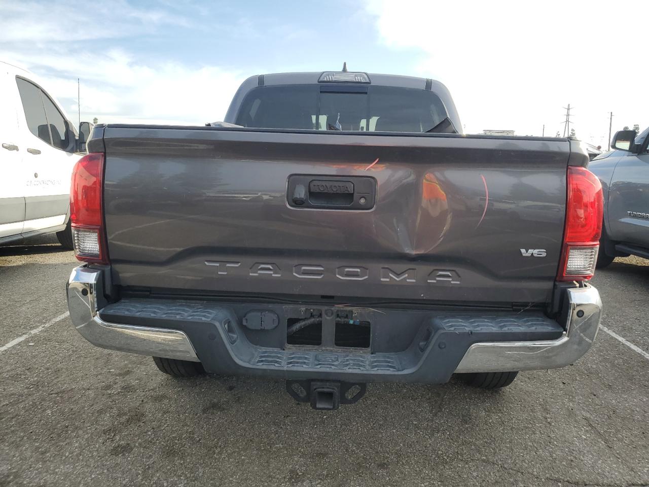 2018 Toyota Tacoma VIN 5TFAZ5CN9JX069681 Copart auction photo, front end damage thumbnail 6
