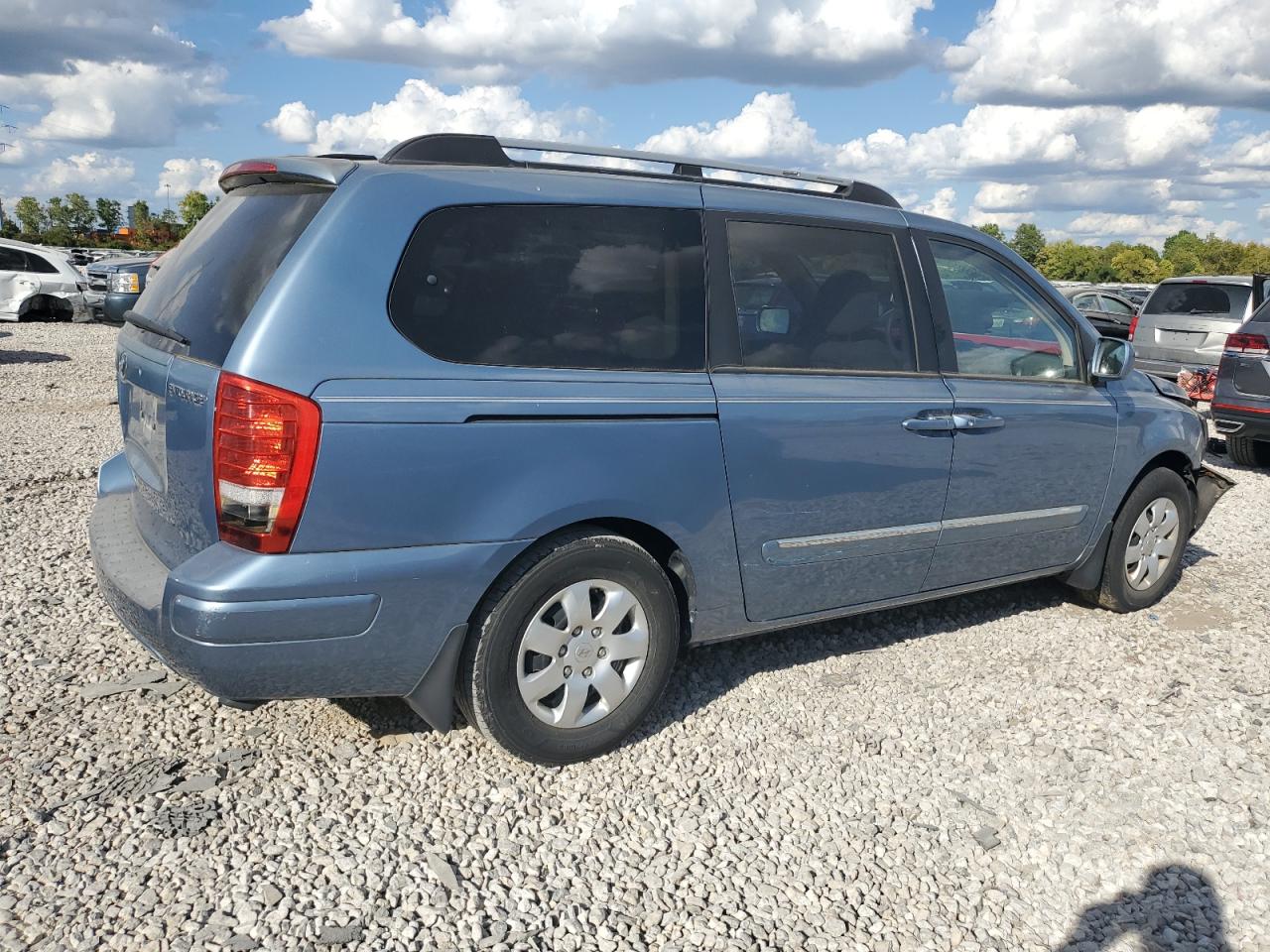 2007 Hyundai Entourage VIN KNDMC233676028645 Copart auction photo, front end damage thumbnail 3