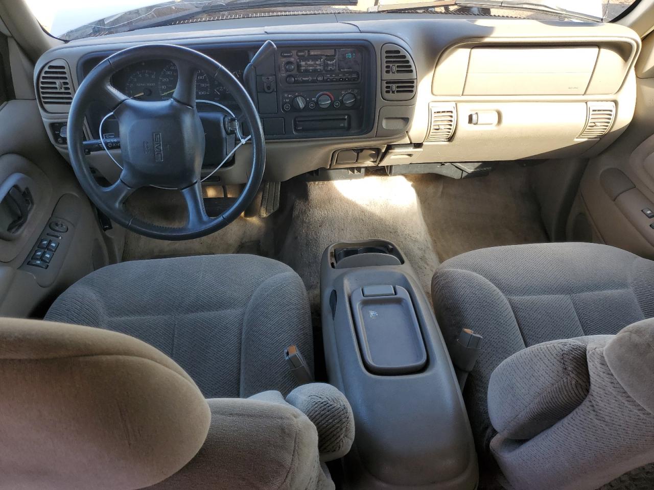 1999 GMC Yukon VIN 1GKEC13R0XJ811710 Copart auction photo, front end damage thumbnail 8