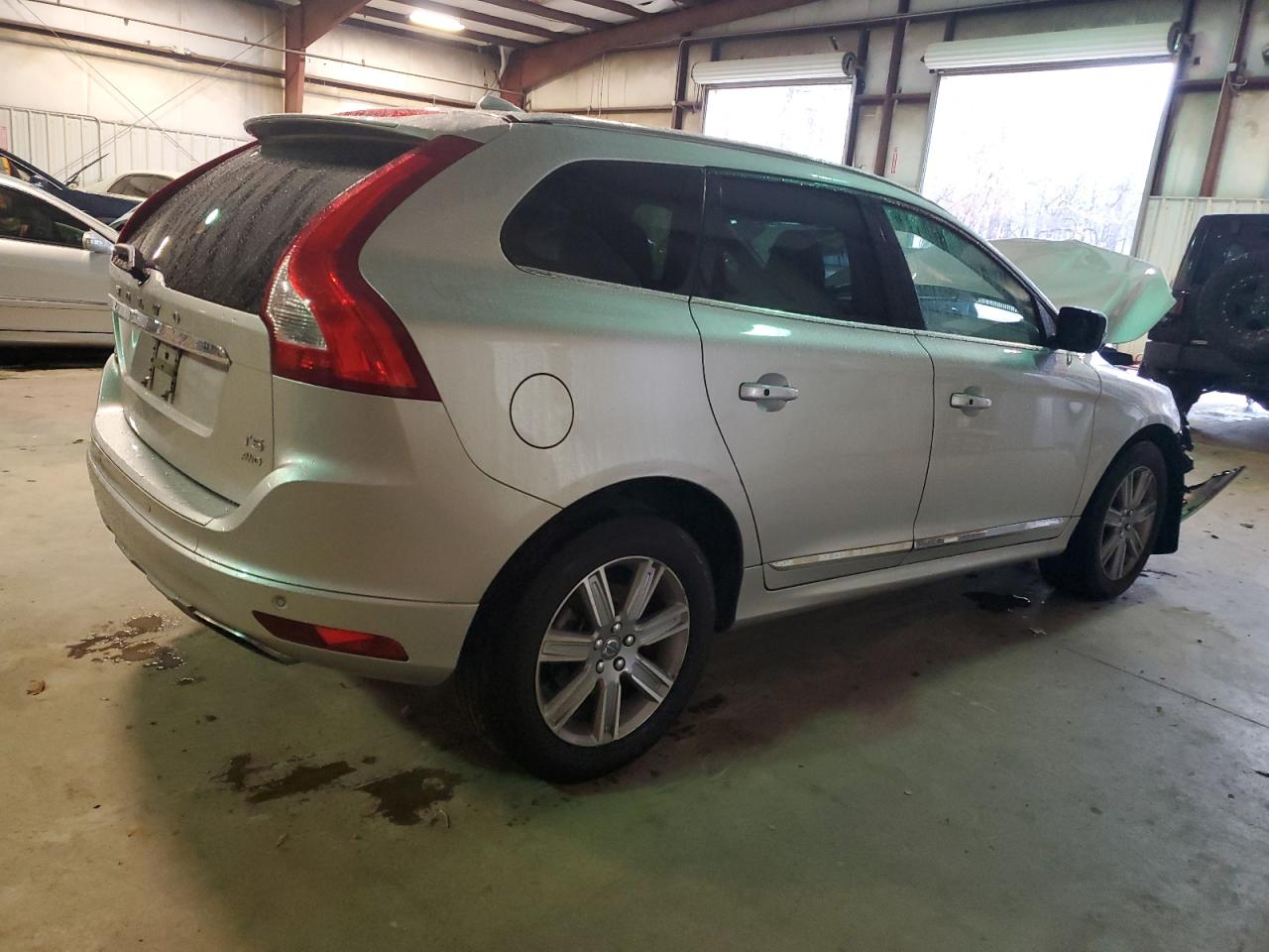 2017 Volvo XC60 VIN YV440MRU0H2013164 Copart auction photo, front end damage thumbnail 3