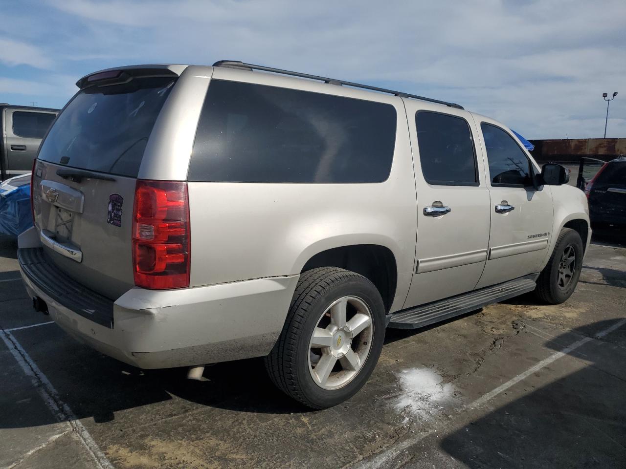 2009 Chevrolet Suburban VIN 1GNFC16J89R288681 Copart auction photo, minor dent/scratches damage thumbnail 3
