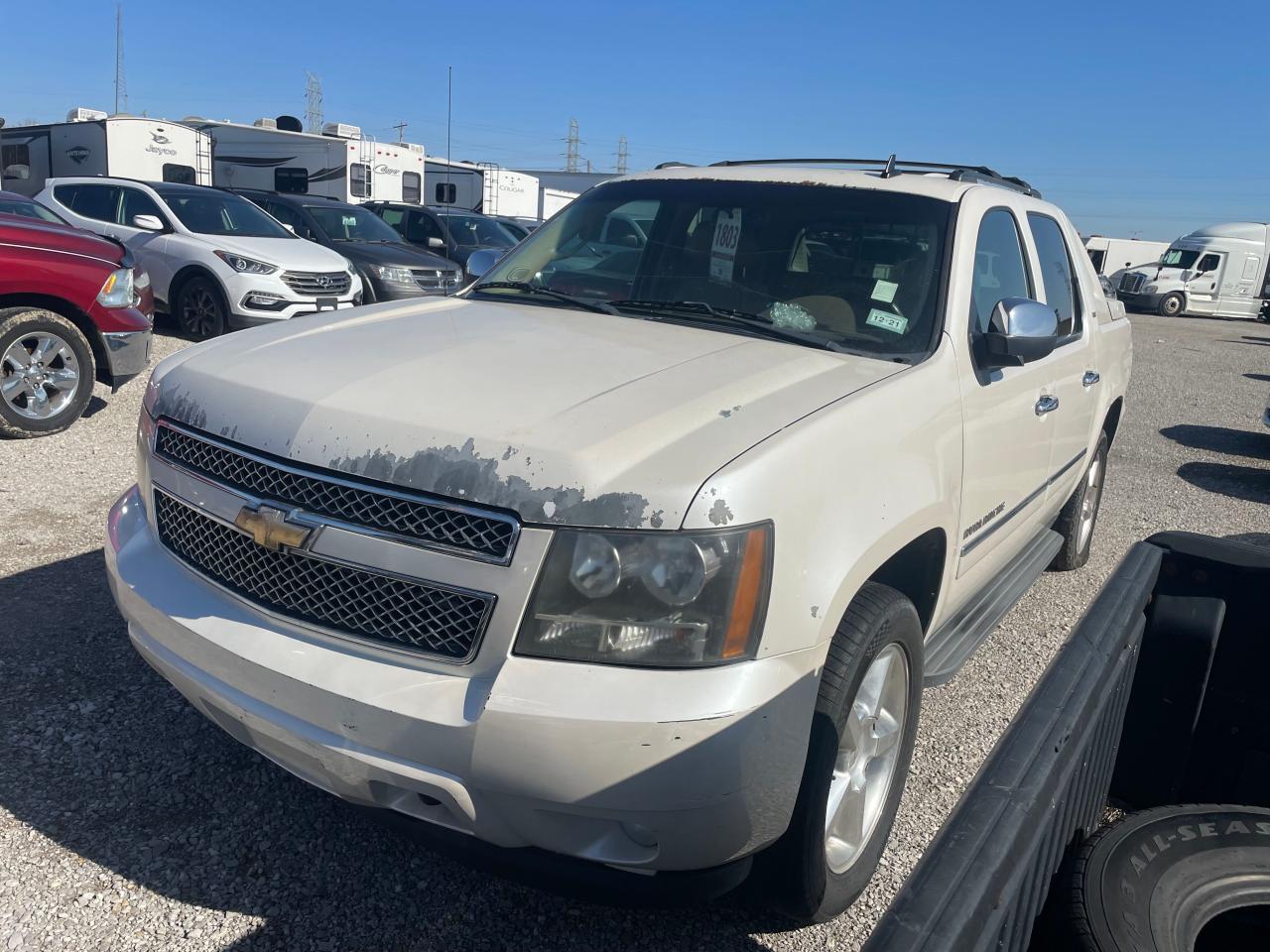 2011 Chevrolet Avalanche VIN 3GNTKGE3XBG402875 Copart auction photo, normal wear / minor dent/scratches damage thumbnail 2