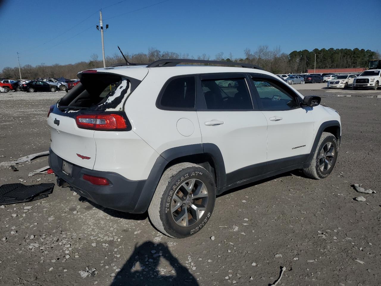 2015 Jeep Cherokee VIN 1C4PJMBSXFW588089 Copart auction photo, front end / rear end damage thumbnail 3