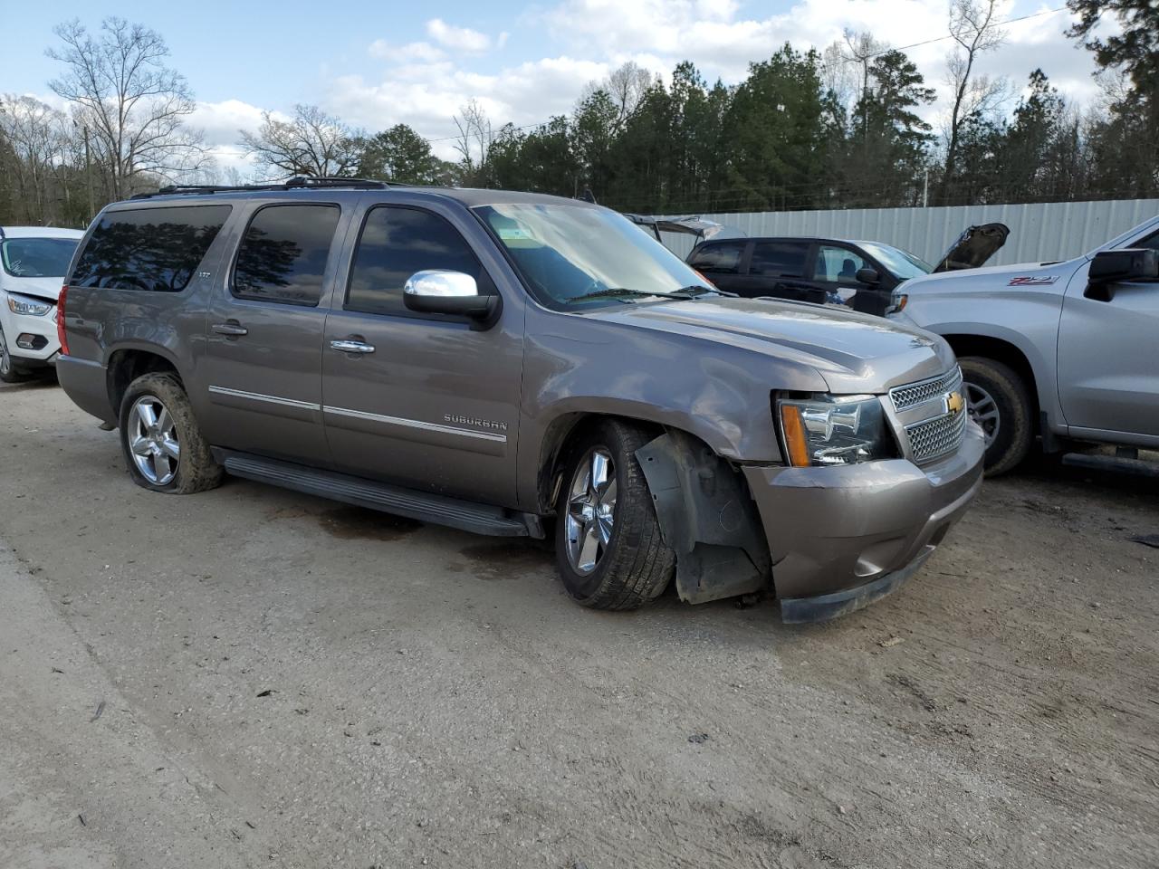 2014 Chevrolet Suburban VIN 1GNSCKE03ER151784 Copart auction photo, front end damage thumbnail 4