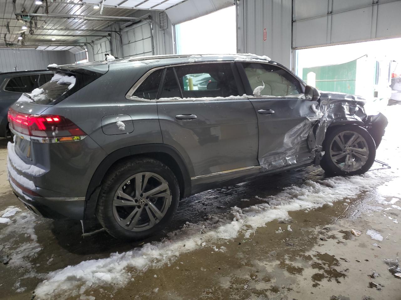 2024 Volkswagen Atlas VIN 1V2AE2CA7RC256992 Copart auction photo, front end / side damage thumbnail 3