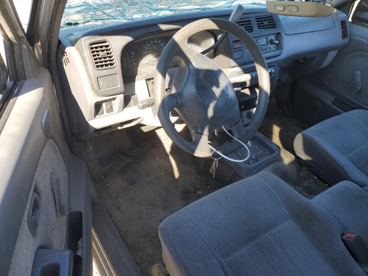 1999 Nissan Navara (Frontier) VIN 1N6DD26S6XC330399 Copart auction photo, rollover damage thumbnail 8