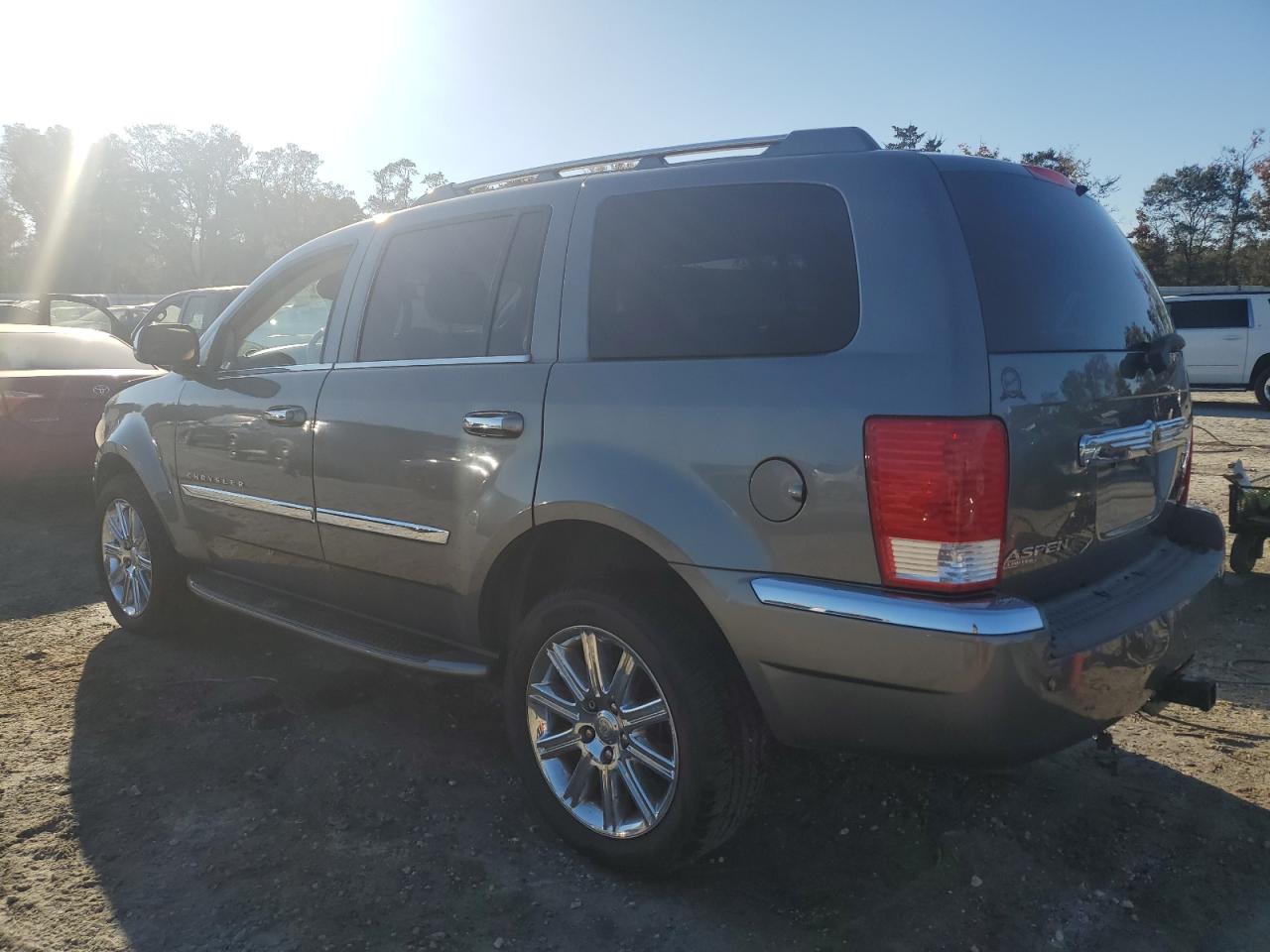 2007 Chrysler Aspen VIN 1A8HW58227F571624 Copart auction photo, front end / minor dent/scratches damage thumbnail 2