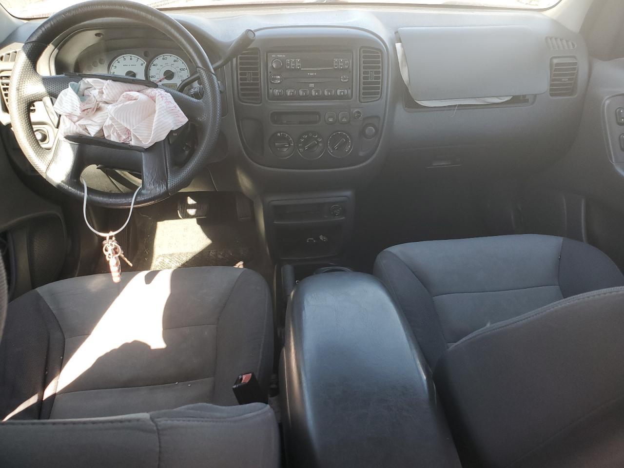 2004 Ford Escape VIN 1FMYU02184KA62717 Copart auction photo, front end damage thumbnail 8