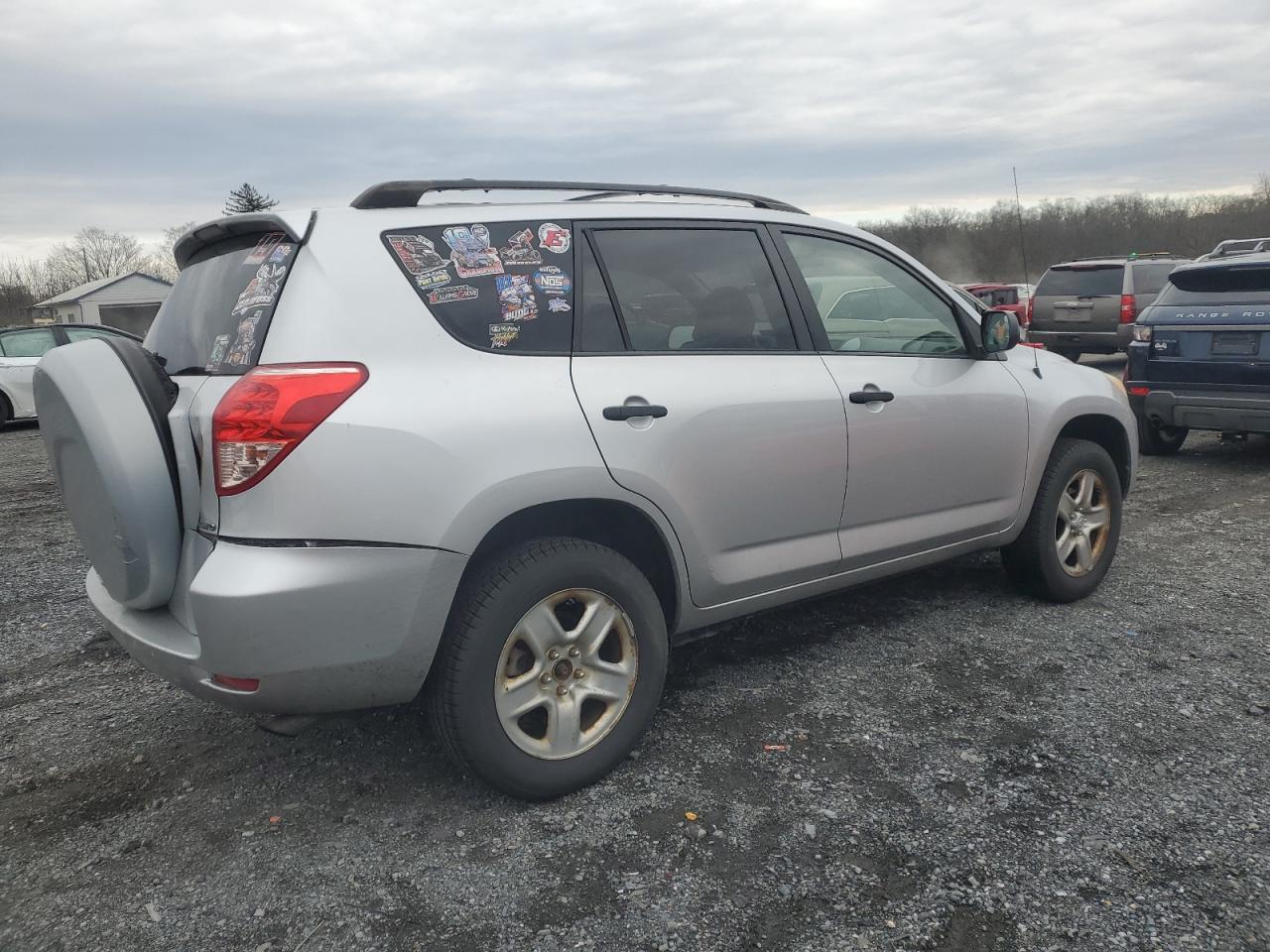 2007 Toyota RAV 4 VIN JTMBD35V775069879 Copart auction photo, rear end / minor dent/scratches damage thumbnail 3