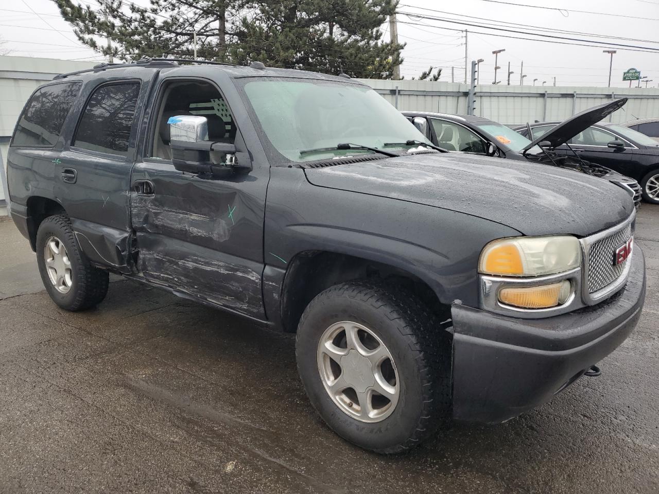 2004 GMC Yukon VIN 1GKEK63U74J246453 Copart auction photo, side / front end damage thumbnail 4