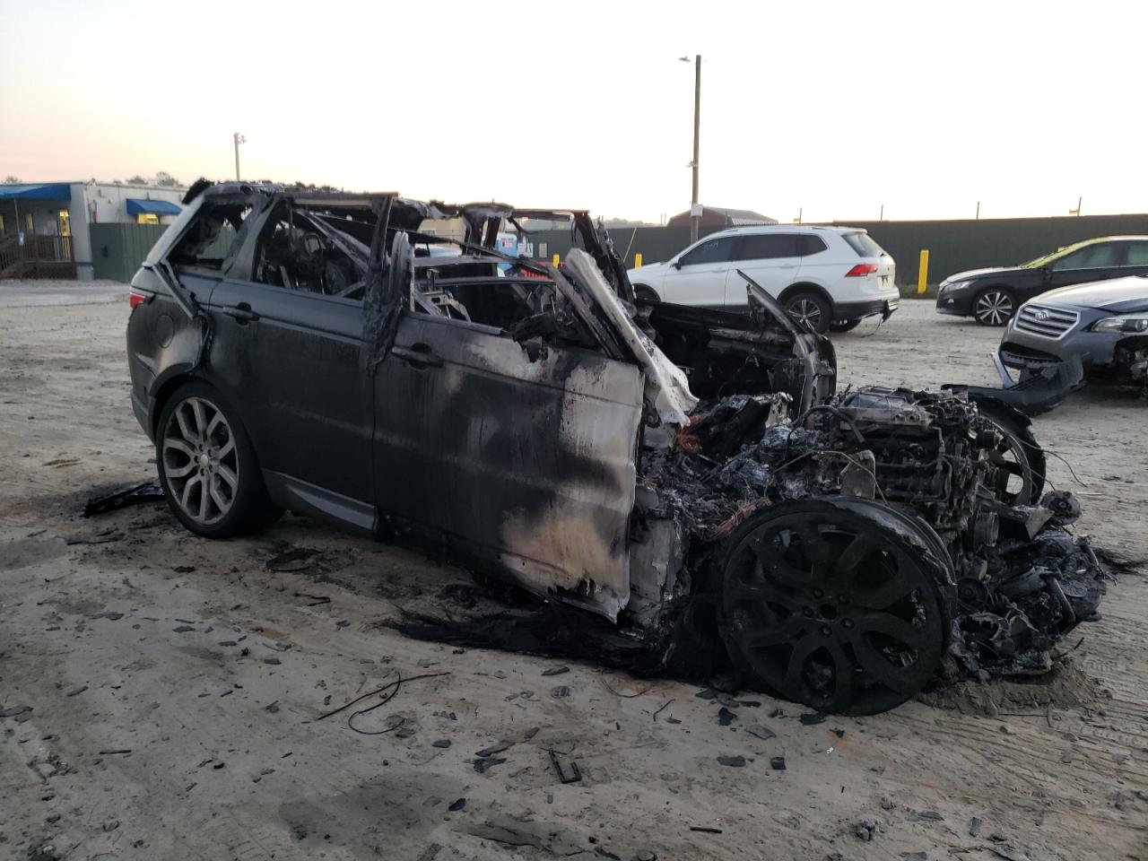 2015 Land Rover Range Rover VIN SALWR2VF5FA508159 Copart auction photo, burn damage thumbnail 4