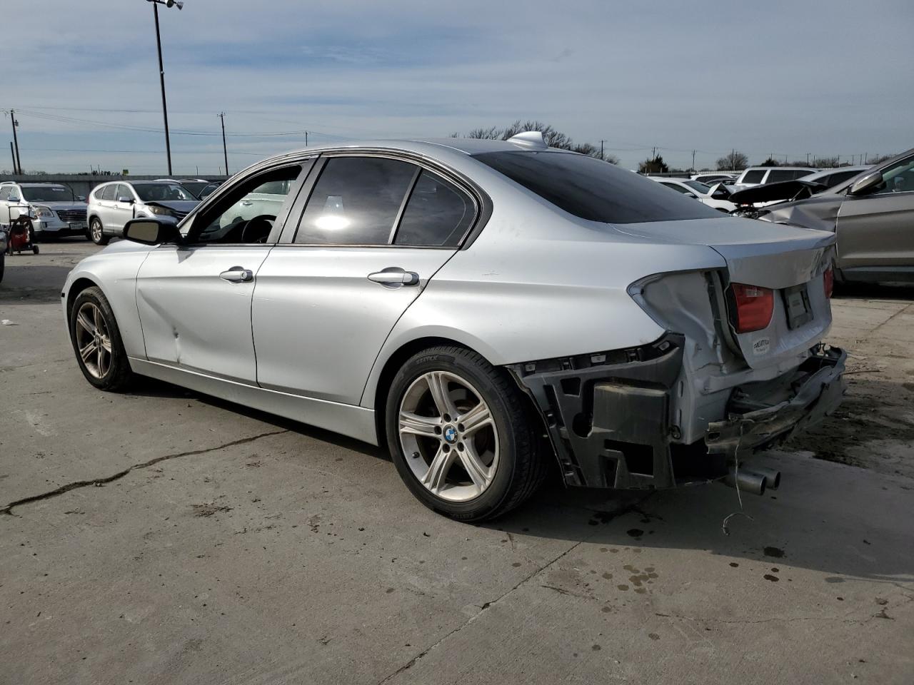 2013 BMW 3er VIN WBA3A5G50DNP25659 Copart auction photo, rear end / hail damage thumbnail 2