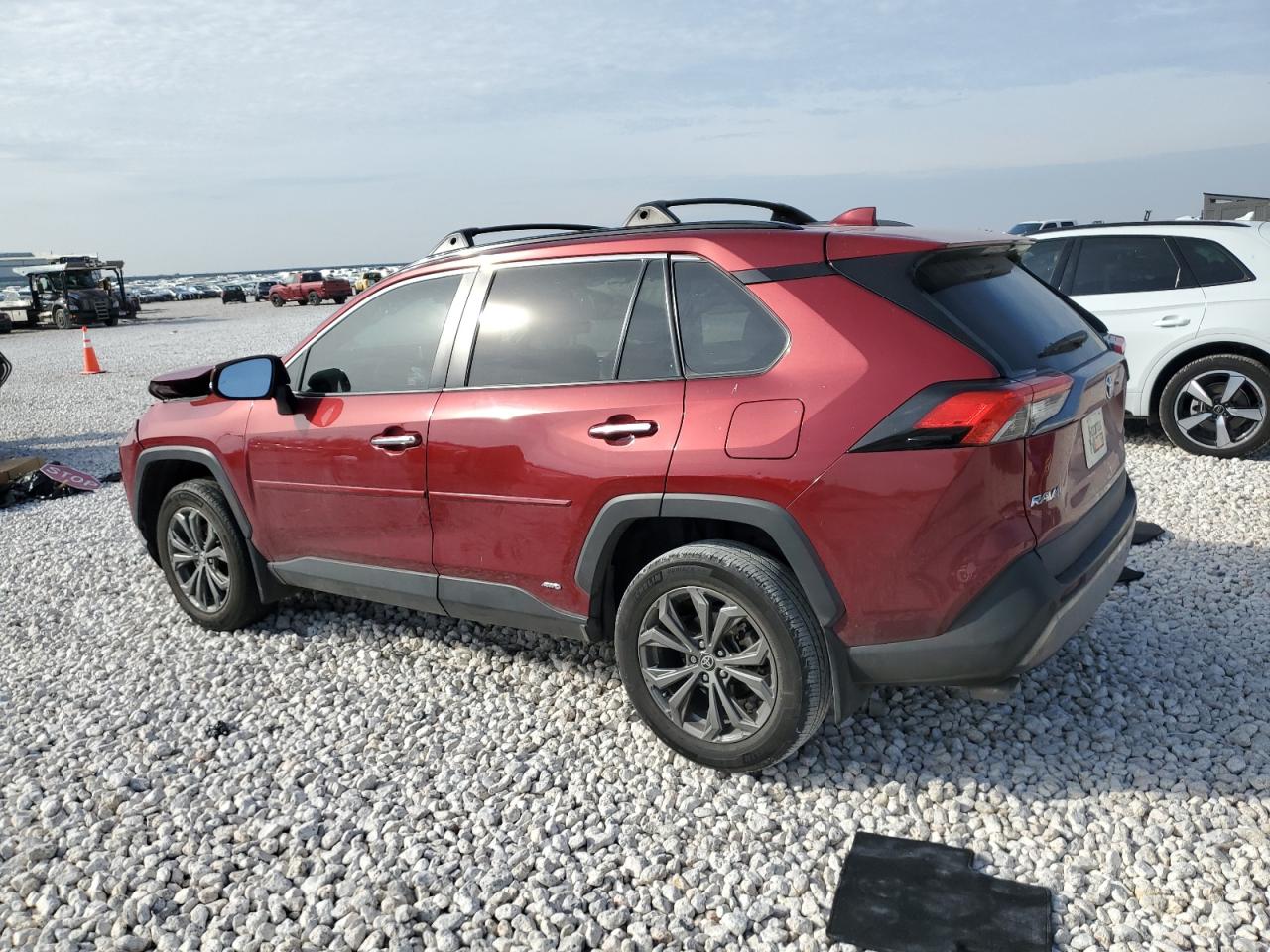 2022 Toyota RAV 4 VIN 4T3D6RFV9NU077704 Copart auction photo, front end / side damage thumbnail 2