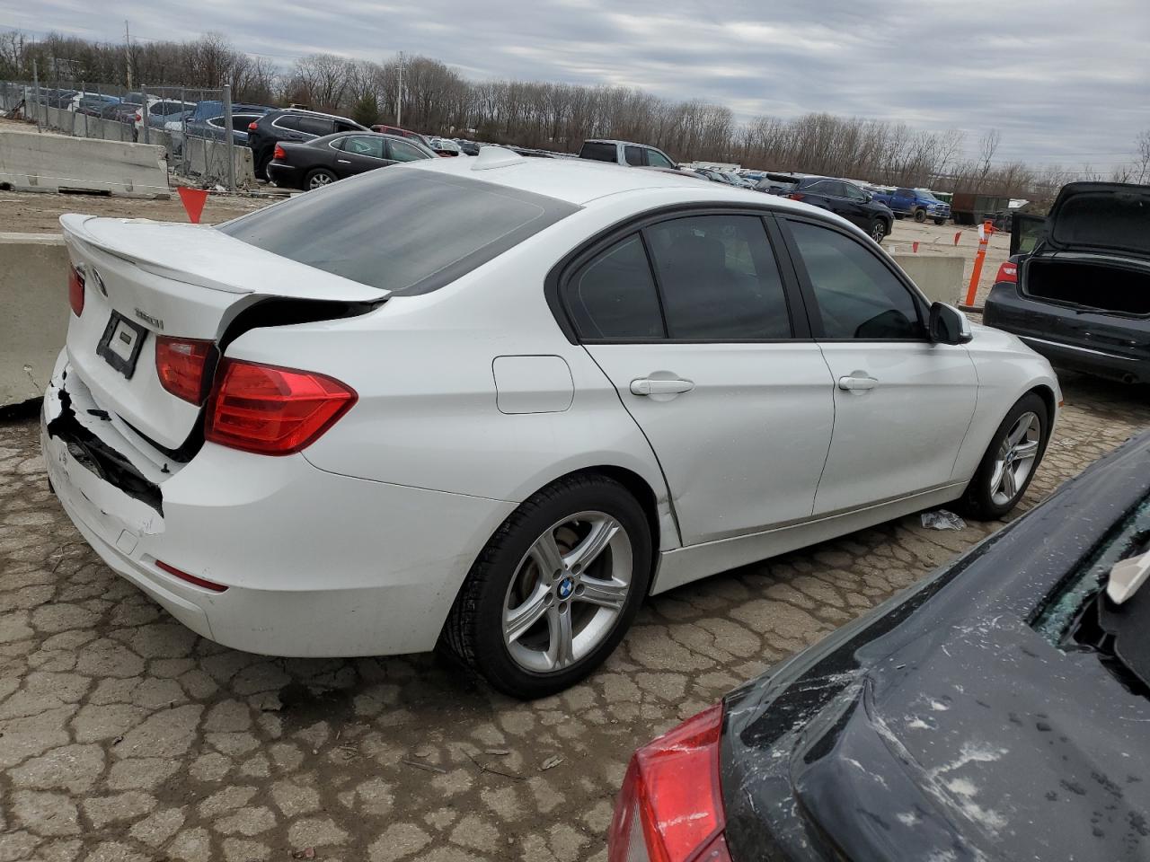 2015 BMW 3er VIN WBA3C3C51FP663992 Copart auction photo, rear end damage thumbnail 3