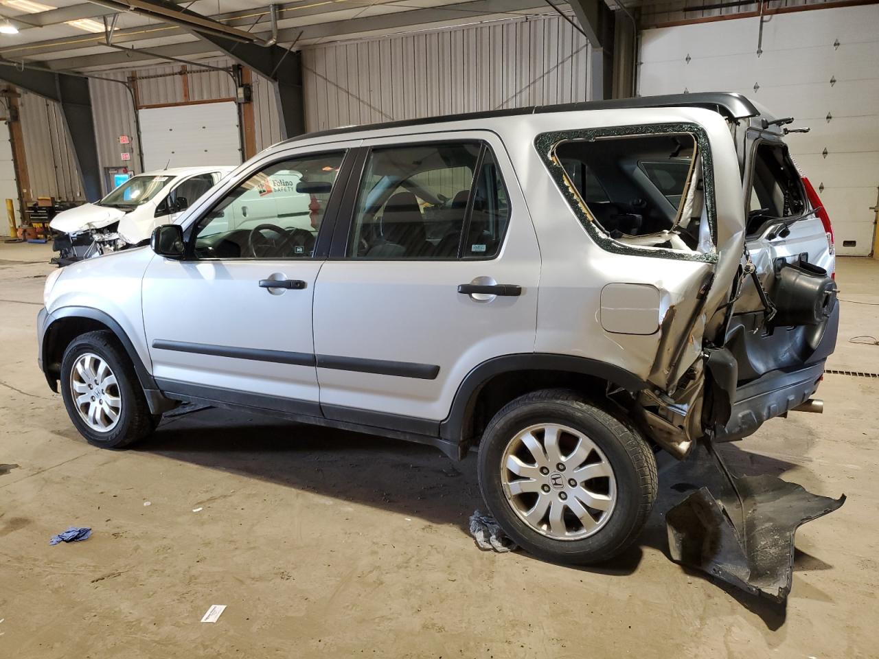 2006 Honda CR-V VIN SHSRD78566U438030 Copart auction photo, rear end / front end damage thumbnail 2