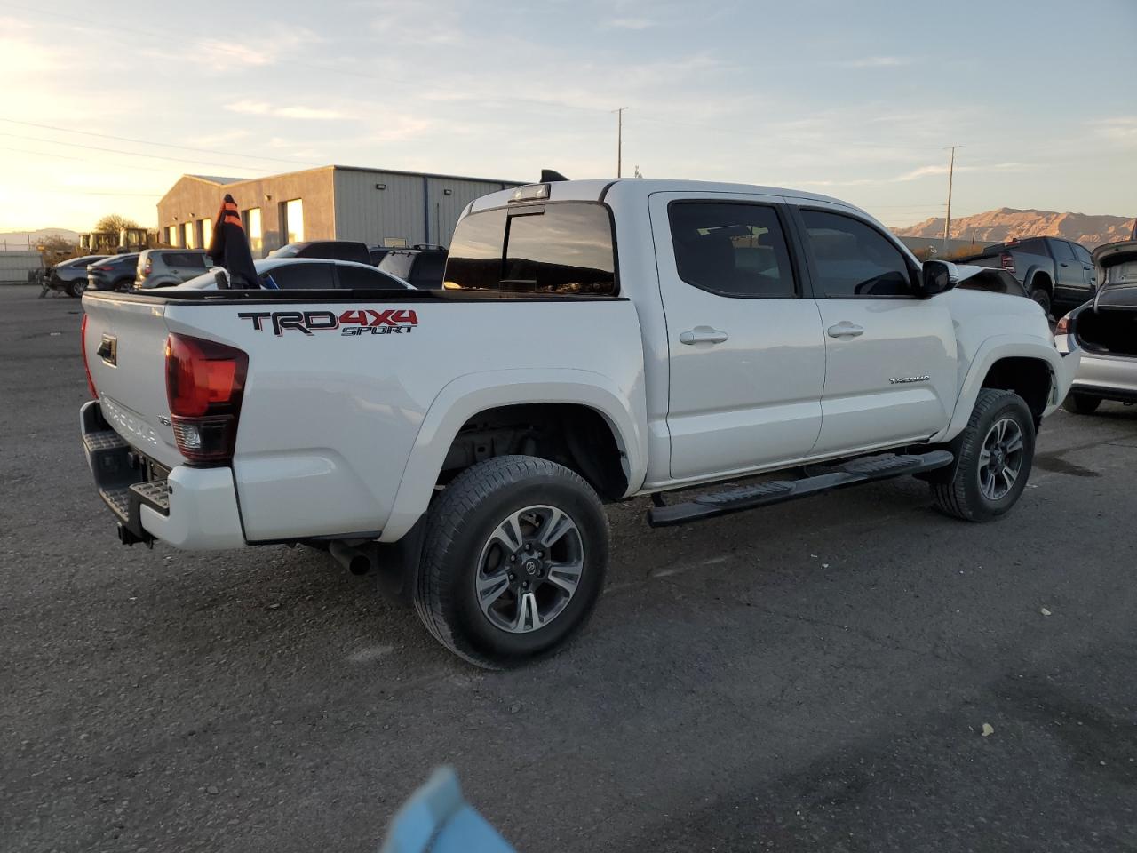 2018 Toyota Tacoma VIN 3TMCZ5AN9JM178398 Copart auction photo, front end damage thumbnail 3