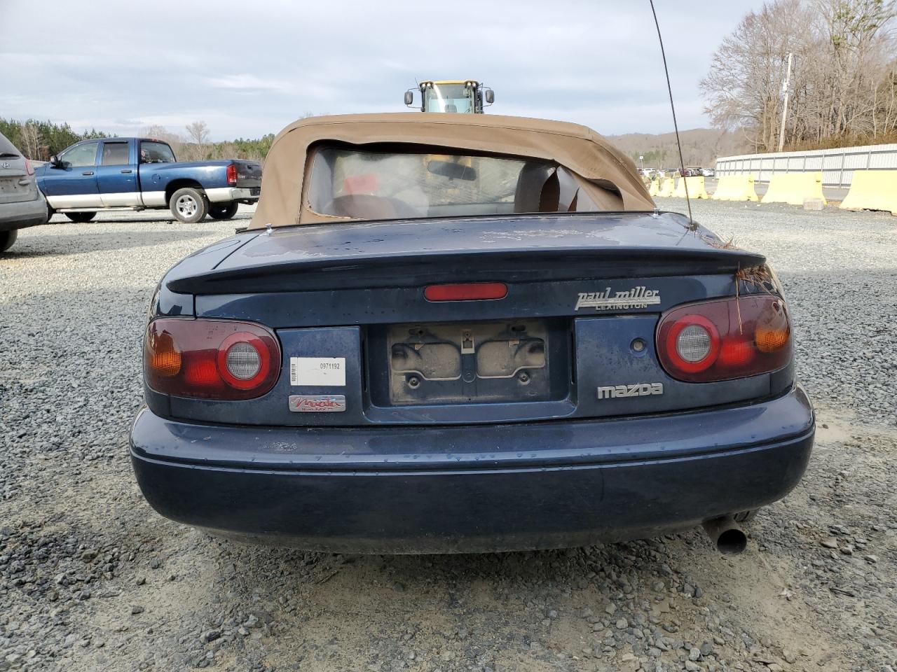 1997 Mazda MX-5 VIN JM1NA3537V0737923 Copart auction photo, all over damage thumbnail 6