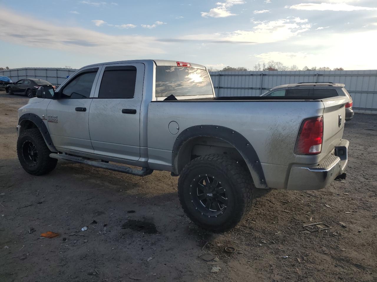 2017 RAM 2500 VIN 3C6UR5CLXHG502197 Copart auction photo, front end / rear end damage thumbnail 2
