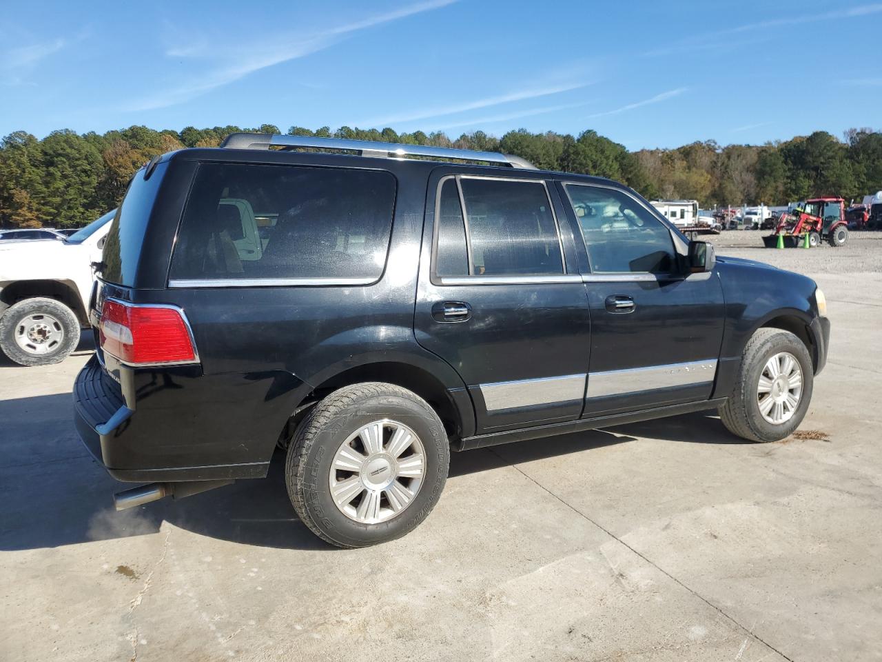 2007 Lincoln Navigator VIN 5LMFU28557LJ24471 Copart auction photo, minor dent/scratches damage thumbnail 3