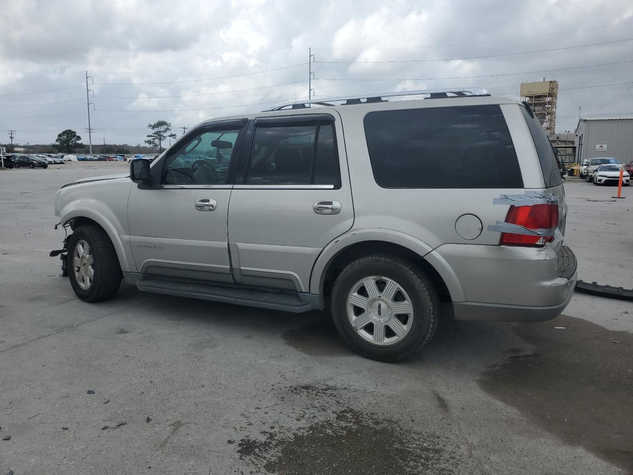 2003 Lincoln Navigator VIN 5LMFU27R63LJ35185 Copart auction photo, front end damage thumbnail 3
