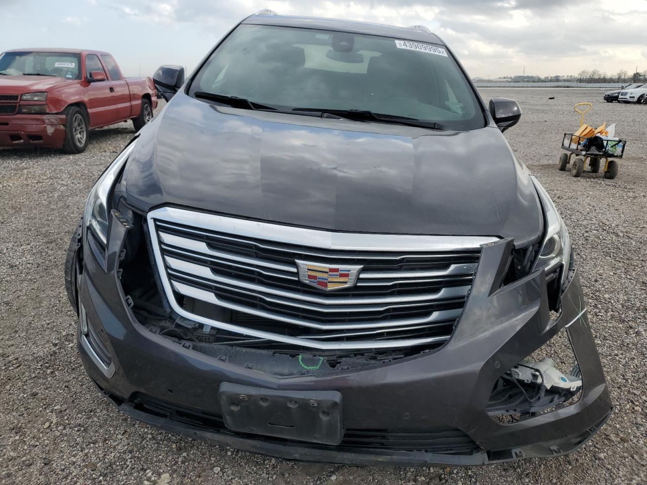 2017 Cadillac XT5 VIN 1GYKNBRS0HZ145647 Copart auction photo, front end / side damage thumbnail 5