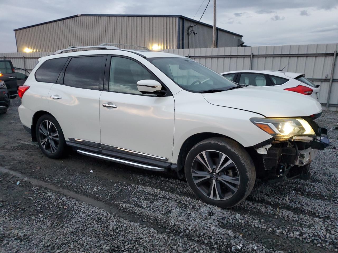 2018 Nissan Pathfinder VIN 5N1DR2MMXJC616722 Copart auction photo, front end / minor dent/scratches damage thumbnail 4