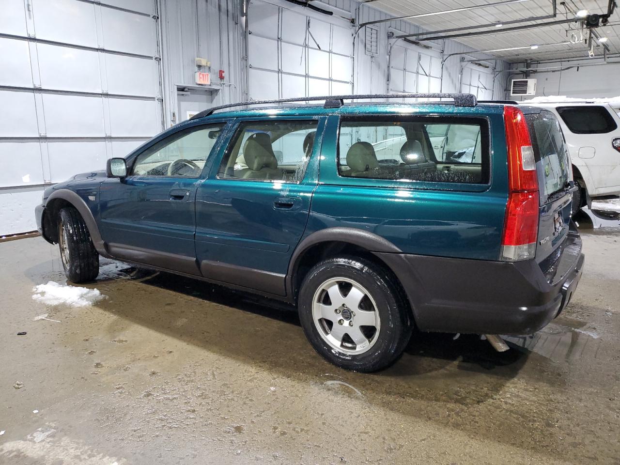 2002 Volvo V70 VIN YV1SZ58D421055397 Copart auction photo, front end / minor dent/scratches damage thumbnail 2