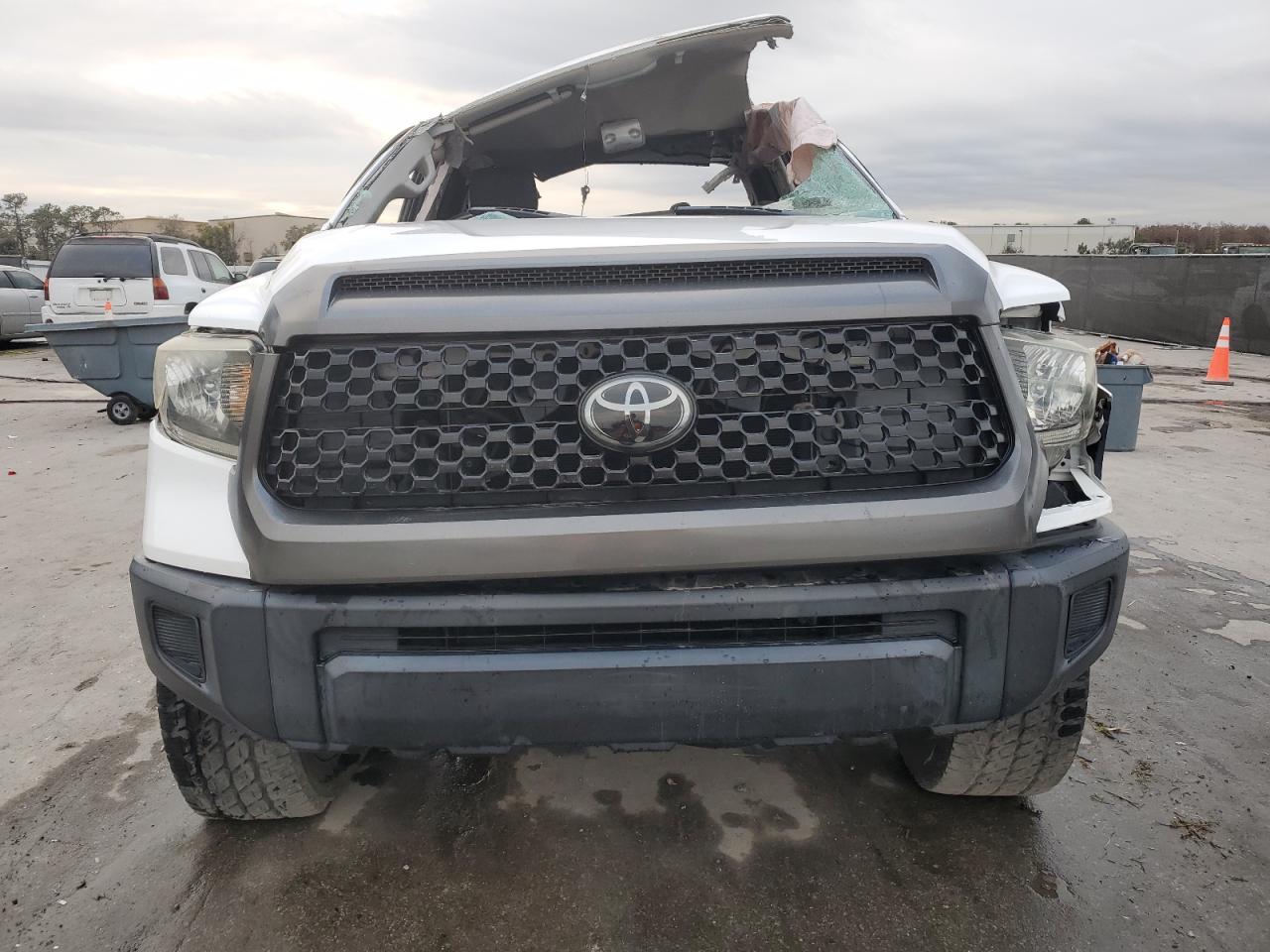 2018 Toyota Tundra VIN 5TFUW5F1XJX755503 Copart auction photo, rollover damage thumbnail 5
