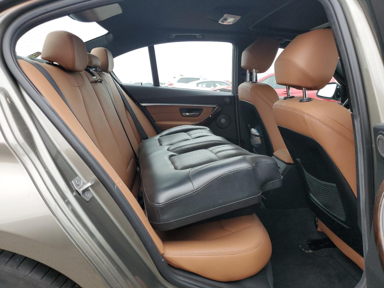 2016 BMW 3er VIN WBA8E9G53GNT47388 Copart auction photo, water/flood damage thumbnail 10