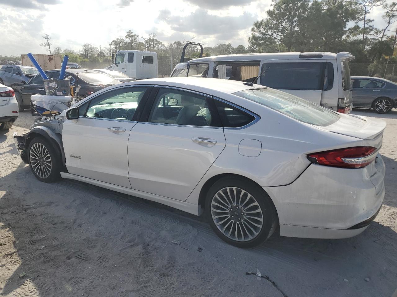 2017 Ford Fusion VIN 3FA6P0RU4HR383910 Copart auction photo, front end damage thumbnail 2