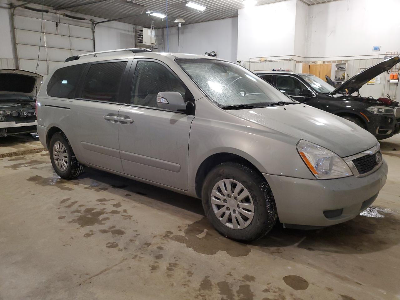 2012 KIA Sedona VIN KNDMG4C76C6505216 Copart auction photo, front end / minor dent/scratches damage thumbnail 4