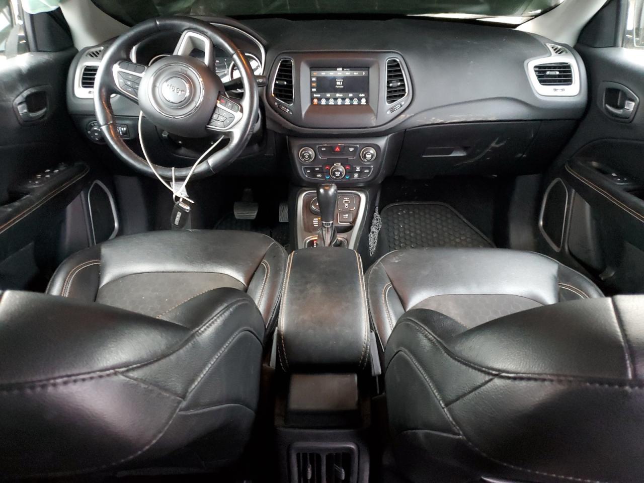 2019 Jeep Compass VIN 3C4NJDBB7KT670482 Copart auction photo, side / minor dent/scratches damage thumbnail 8