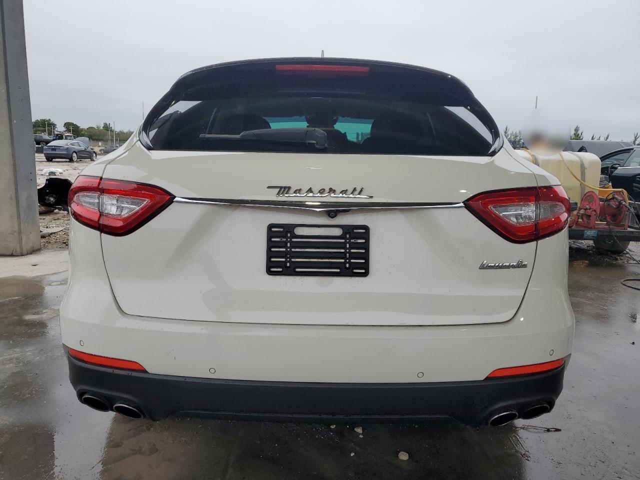 2017 Maserati Levante VIN ZN661XUA6HX228251 Copart auction photo, front end / minor dent/scratches damage thumbnail 6