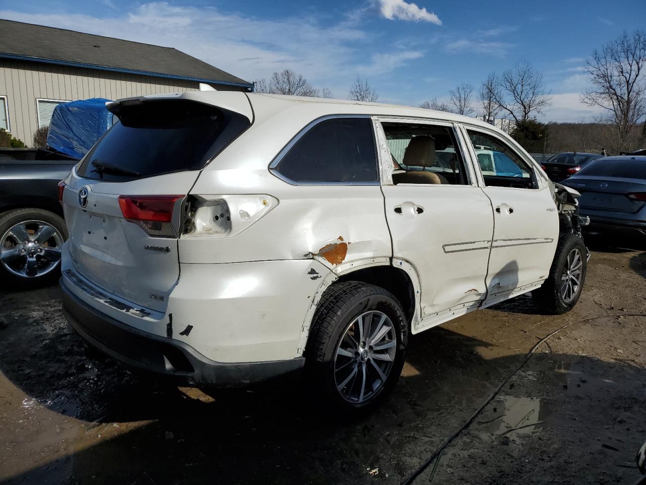 2017 Toyota Highlander VIN 5TDJGRFH8HS025917 Copart auction photo, side / stripped damage thumbnail 3