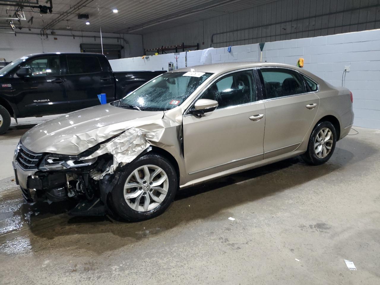 2016 Volkswagen Passat VIN 1VWAT7A35GC061377