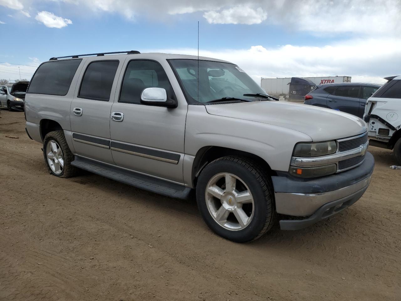 2004 Chevrolet Suburban VIN 1GNEC16T04J250401 Copart auction photo, normal wear damage thumbnail 4