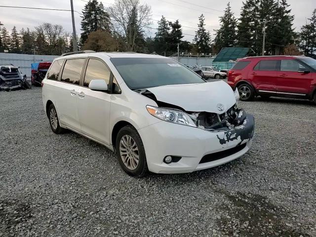 2015 Toyota Sienna VIN 5TDYK3DC7FS638500 Copart auction photo, front end damage thumbnail 11
