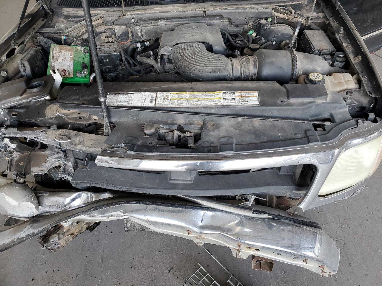 2002 Ford Expedition VIN 1FMRU15W82LA84709 Copart auction photo, front end damage thumbnail 14