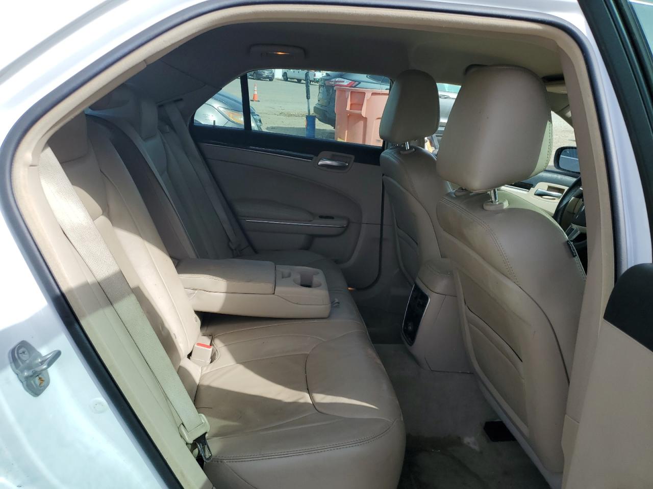 2014 Chrysler 300 VIN 2C3CCAAG3EH205650 Copart auction photo, front end / minor dent/scratches damage thumbnail 10
