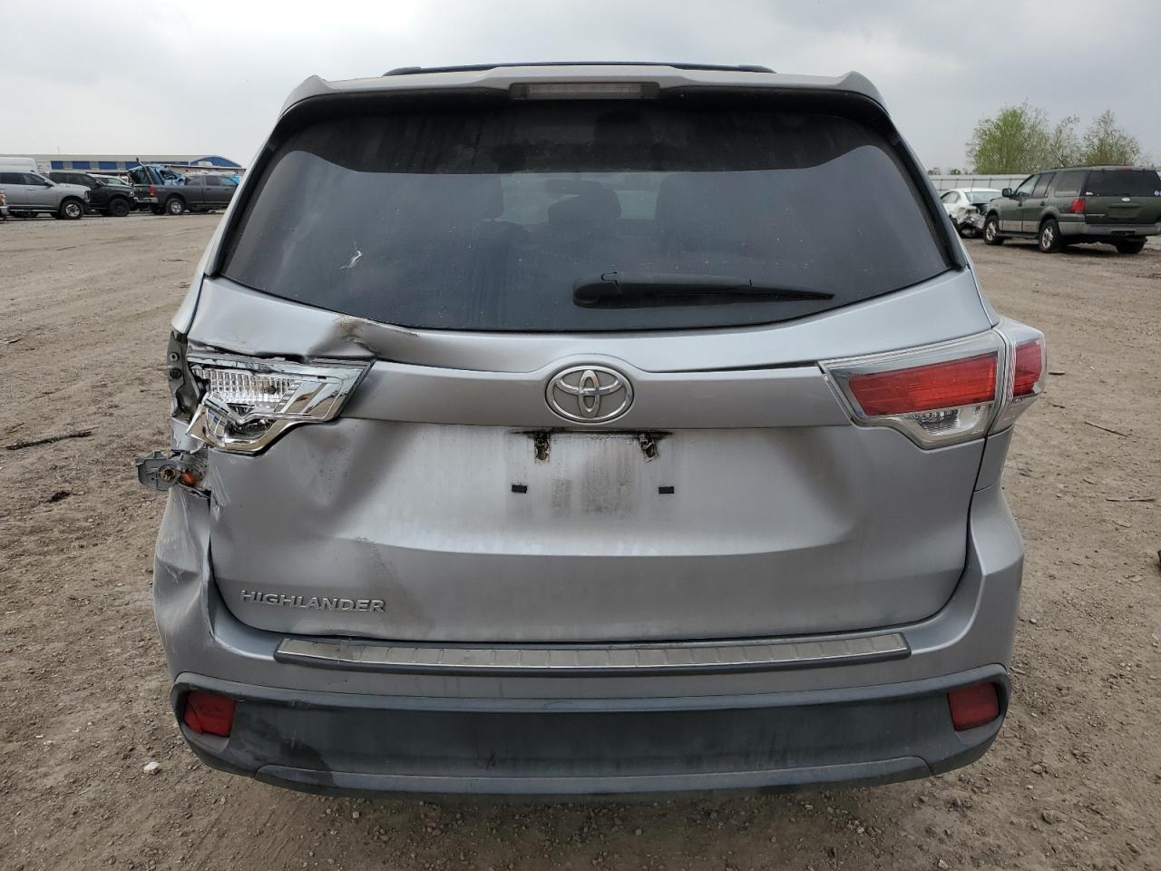 2016 Toyota Highlander VIN 5TDZARFH4GS017994 Copart auction photo, front end / rear end damage thumbnail 6