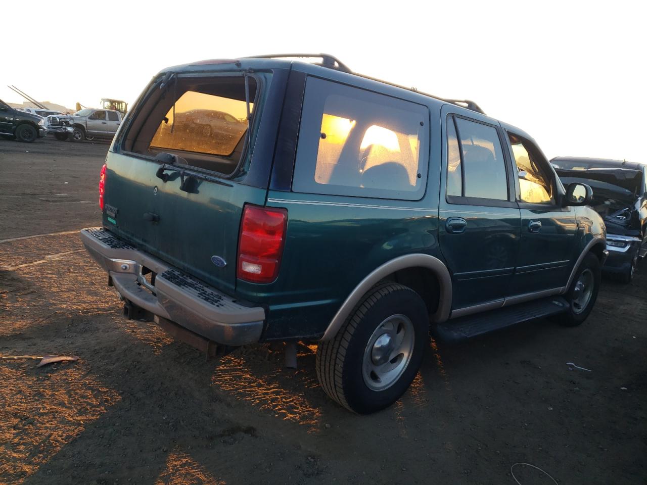 1997 Ford Expedition VIN 1FMFU18L3VLA38388 Copart auction photo, burn - engine damage thumbnail 3
