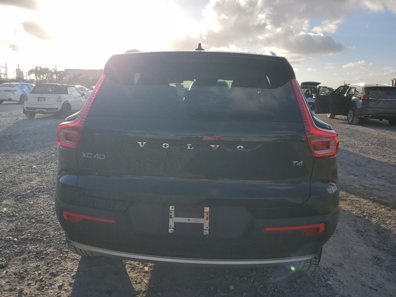 2020 Volvo XC40 VIN YV4AC2HK6L2216793 Copart auction photo, side / minor dent/scratches damage thumbnail 6