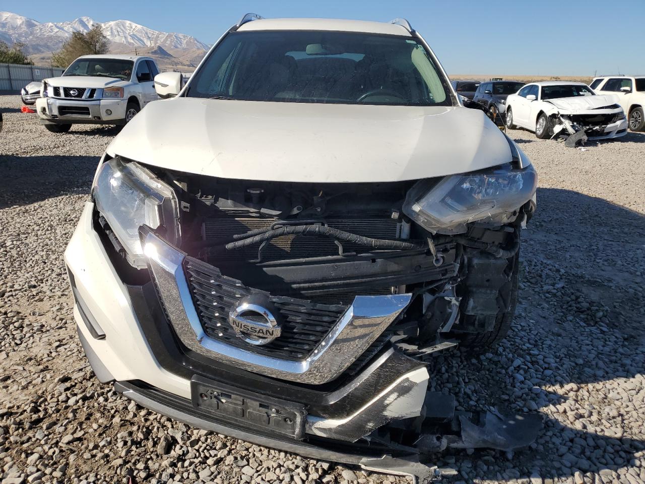 2017 Nissan Rogue VIN JN8AT2MV4HW251257 Copart auction photo, front end / side damage thumbnail 5