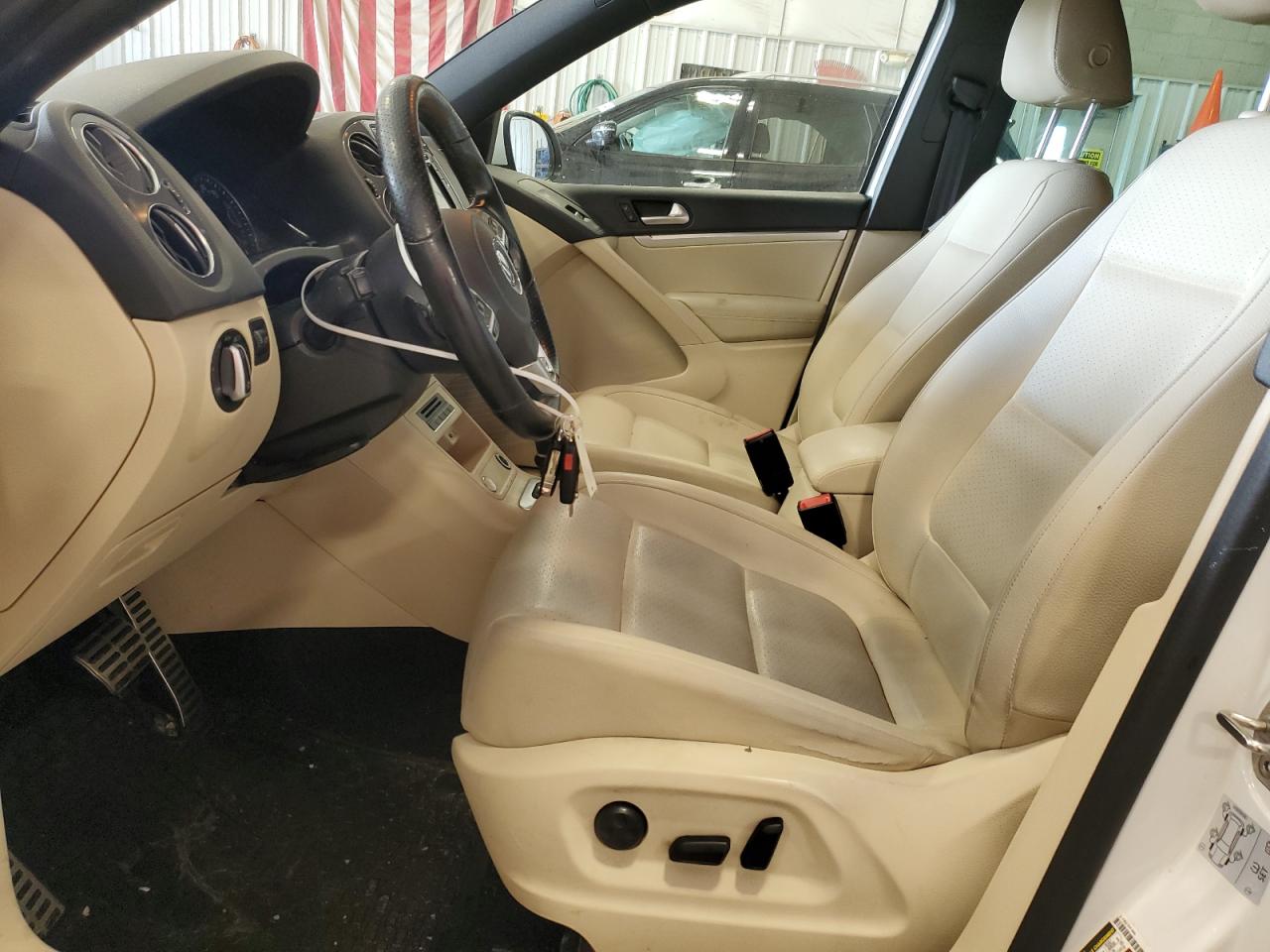 2016 Volkswagen Tiguan VIN WVGBV7AX0GW607632 Copart auction photo, front end damage thumbnail 7