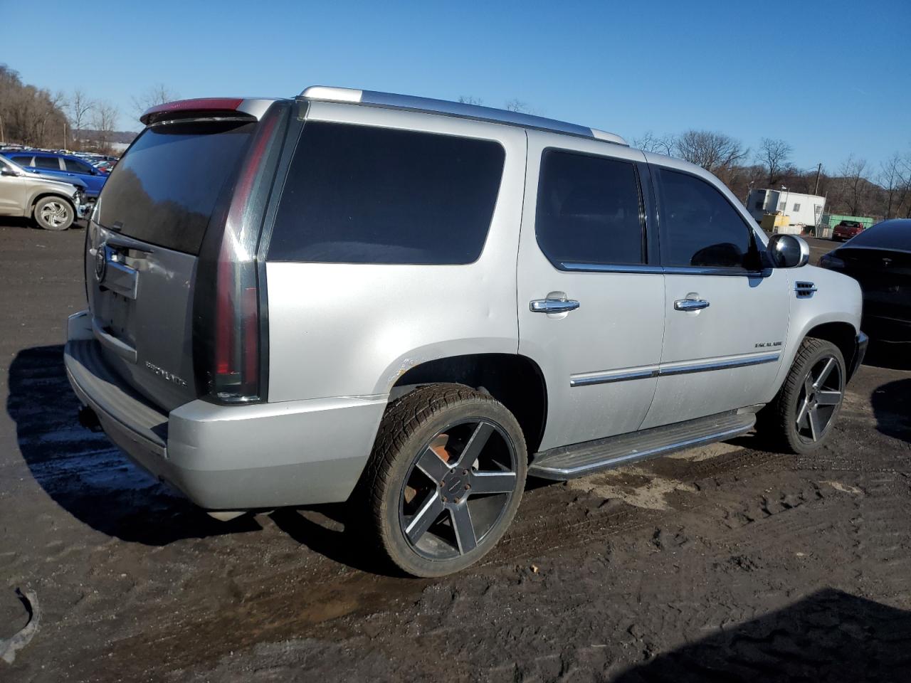2010 Cadillac Escalade VIN 1GYUKBEF9AR280352 Copart auction photo, front end / minor dent/scratches damage thumbnail 3