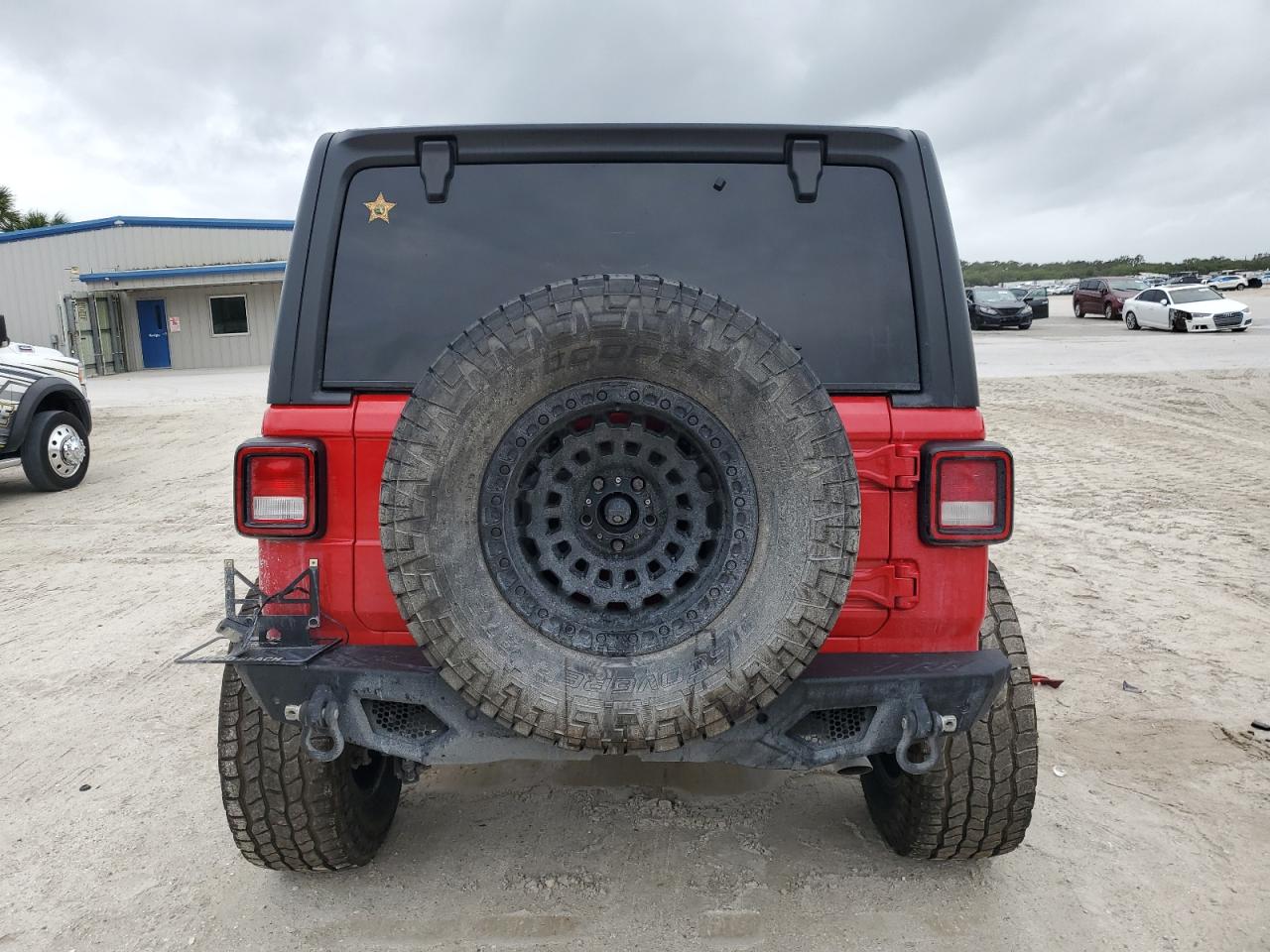 2019 Jeep Wrangler VIN 1C4HJXDG1KW516707 Copart auction photo, front end / minor dent/scratches damage thumbnail 6