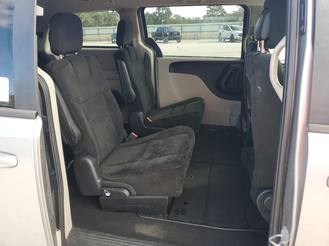 2016 Dodge Caravan VIN 2C4RDGCG0GR270620 Copart auction photo, minor dent/scratches damage thumbnail 11