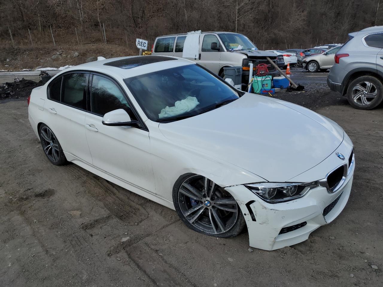 2017 BMW 3er VIN WBA8B7C34HA190285 Copart auction photo, front end / undercarriage damage thumbnail 4