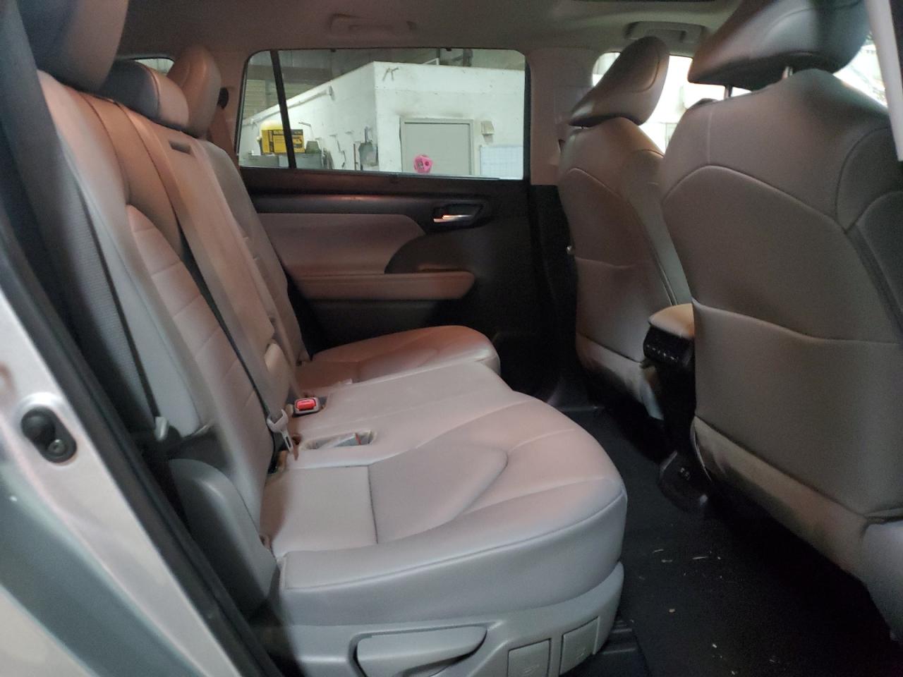 2021 Toyota Highlander VIN 5TDGZRBH2MS076334 Copart auction photo, front end / top/roof damage thumbnail 11